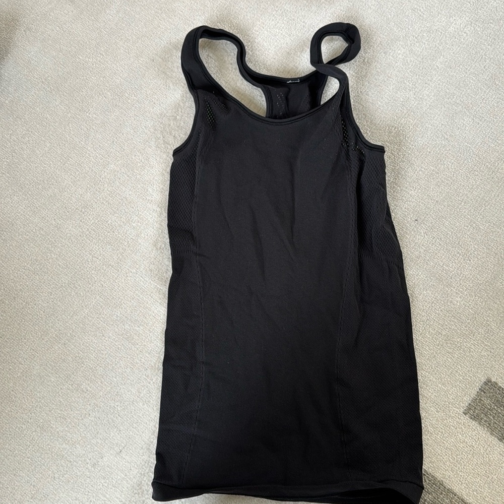 Lululemon black breathable tank top size 2
